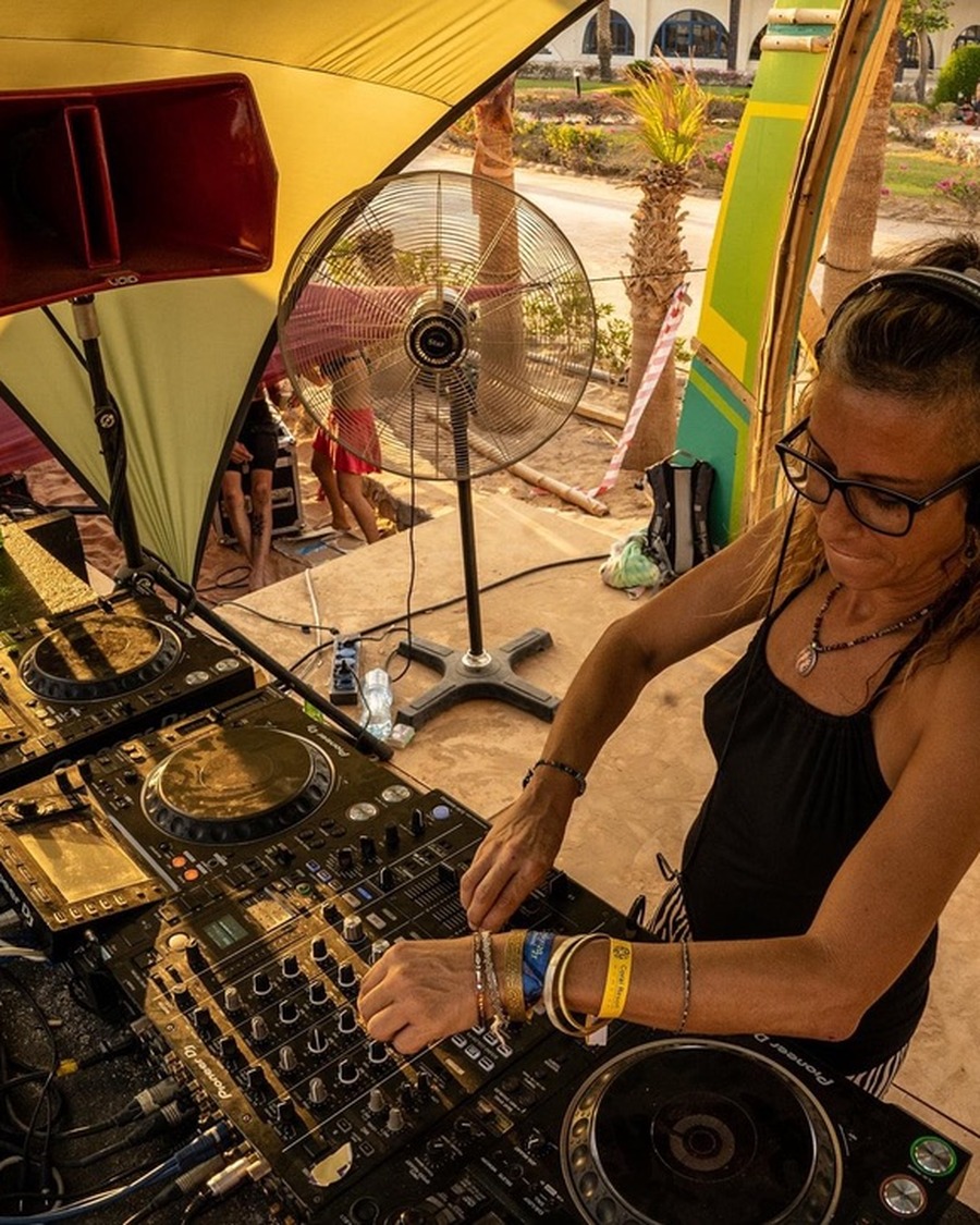 Gula K live at INDIGO Festival, golden hour